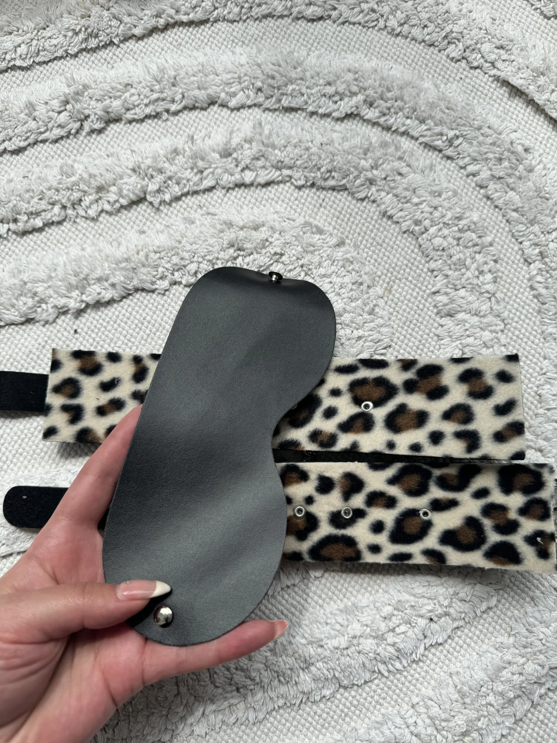 ხელბორკილის და თვალის ნიღბის მინი სეტი