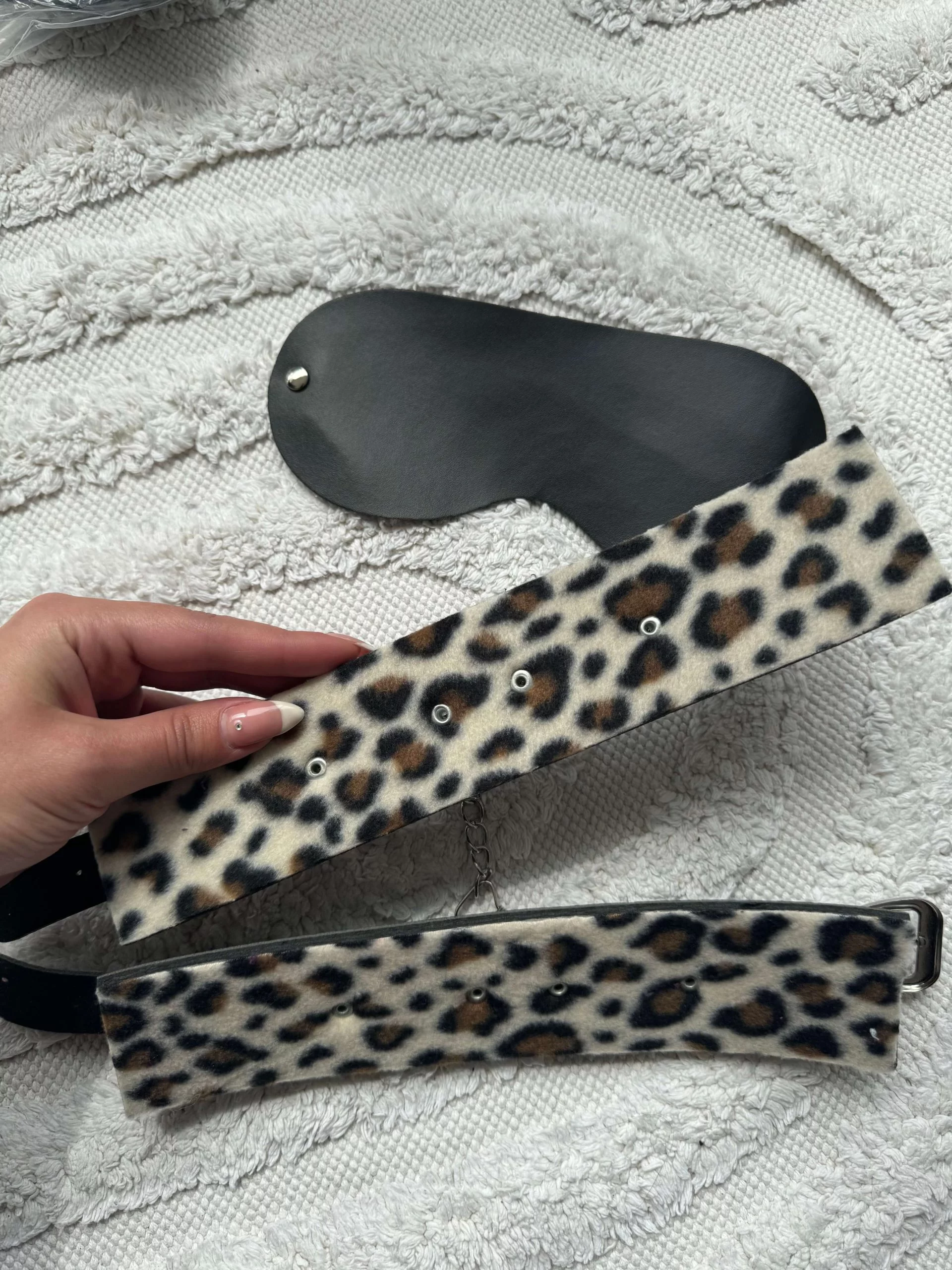 ხელბორკილის და თვალის ნიღბის მინი სეტი