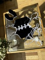 შავი ბაჭიას სექსუალური ლინგერი , ხავერდის შავი კოსტუმი , სექს თამაშებისთვის , შავი ბაჭიას უნიფორმა როლური თამაშებისთვის , ბაჭიის ეროტიული უნიფორმა , სექს შოპი , ქალის თეთრეული , სექს მაღაზია , ორიგინალური საჩუქარი შეყვარებულს , ქალის საცვლები , ეროტიული თეთრეული , სექსუალური თეთრეული , ინტიმური თეთრეული , საცვლები და ინტიმური თეთრეული , sexshop , lingerie , შავი ტანგა და ბიუსჰალტერი , შავი ლინგერი