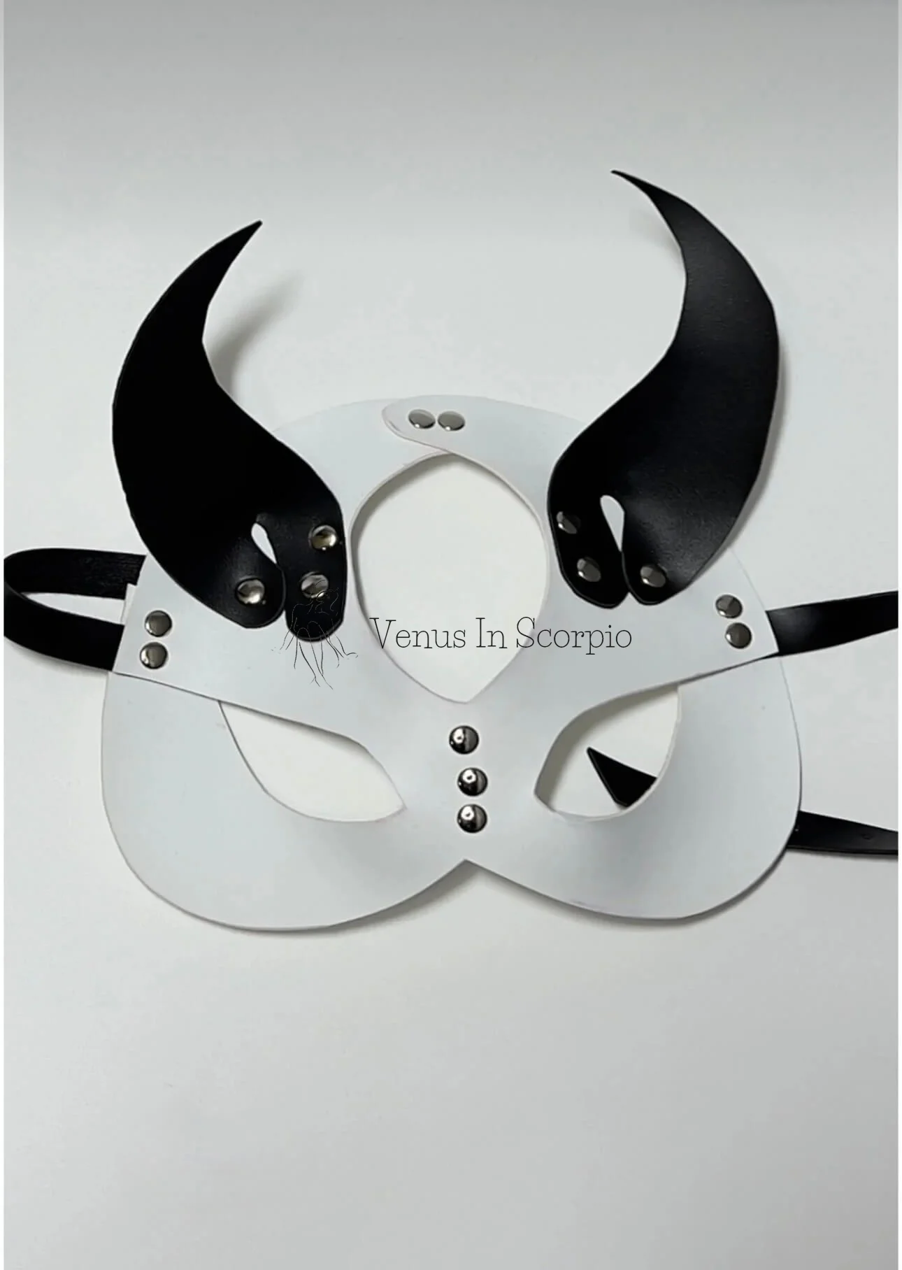ტყავის კატის ნიღაბი
