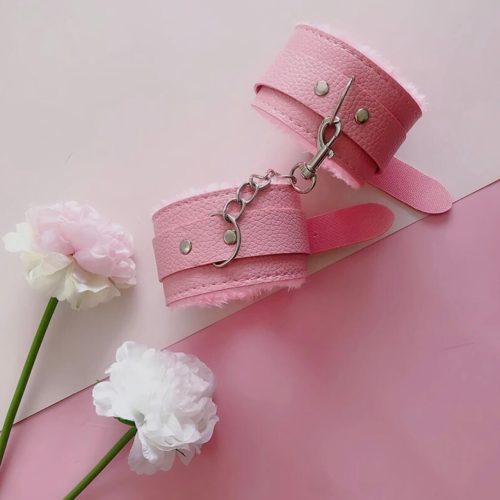 ვარდისფერი ტყავის ეროტიული ნაკრები ,სექს შოპი , ქალის თეთრეული , სექს მაღაზია , ორიგინალური საჩუქარი შეყვარებულს , ქალის საცვლები , ეროტიული თეთრეული , სექსუალური თეთრეული , ინტიმური თეთრეული , საცვლები და ინტიმური თეთრეული , sexshop , lingerie , bdsm , ტყავის აქსესუარები , ბორკილები , მათრახი , კატის ნიღაბი ,