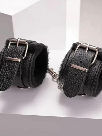 ტყავის ბორკილი , ხელბორკილი , სექს აქსესუარები , ეროტიული აქსესუარები , საჩუქარი შეყვარებულს , BDSM accesories , სექსშოპი , sexshop , venus in scorpio , ტყავის შავი ბორკილები , ბორკილები წყვილისთვის , ინტიმ შოპი , სექსაქსესუარები ,