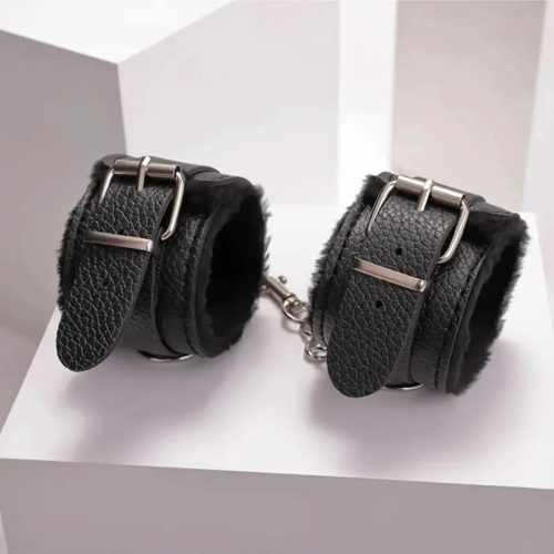 ტყავის ბორკილი , ხელბორკილი , სექს აქსესუარები , ეროტიული აქსესუარები , საჩუქარი შეყვარებულს , BDSM accesories , სექსშოპი , sexshop , venus in scorpio , ტყავის შავი ბორკილები , ბორკილები წყვილისთვის , ინტიმ შოპი , სექსაქსესუარები ,